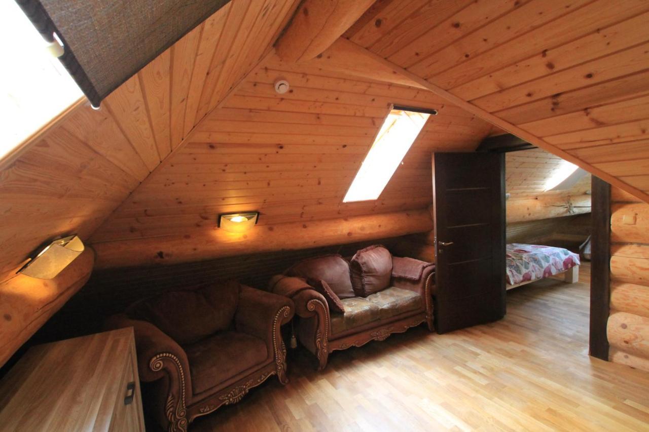 The Gorgeous Log House, That Brings Out The Smile! *